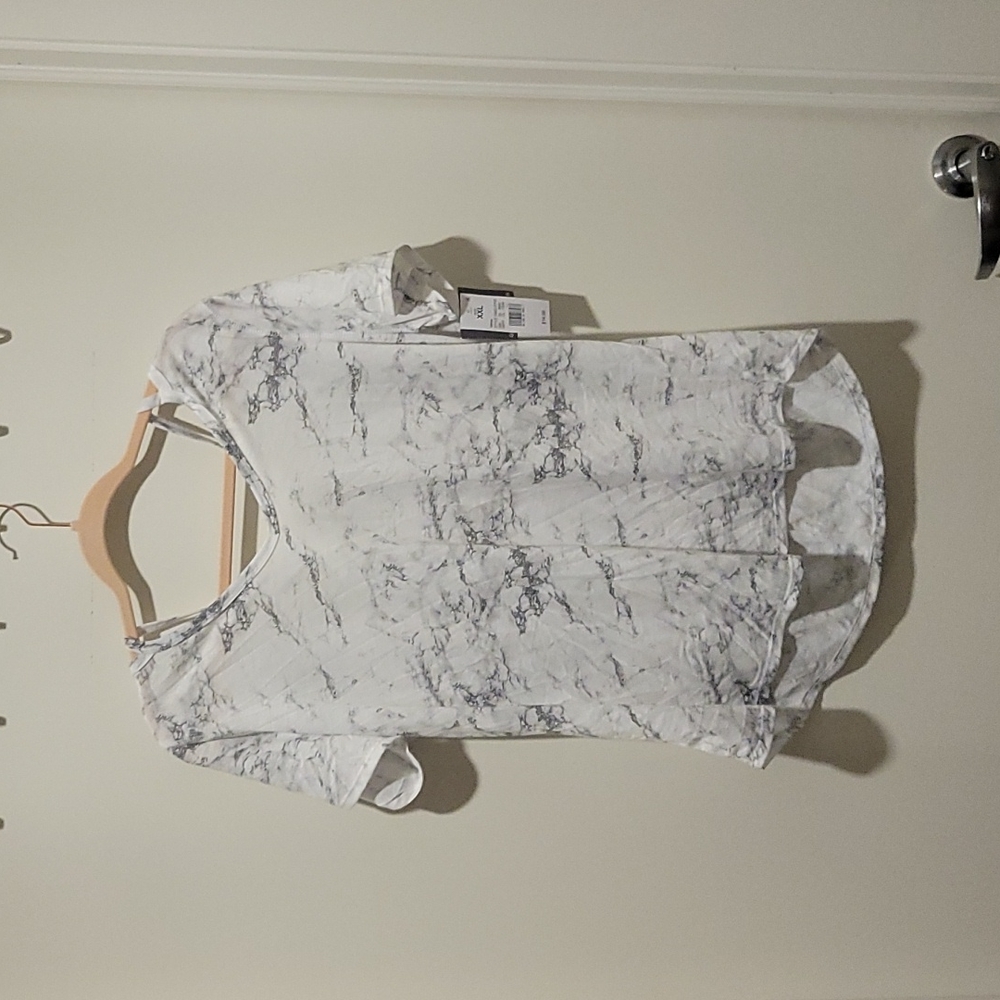 Marble tee
